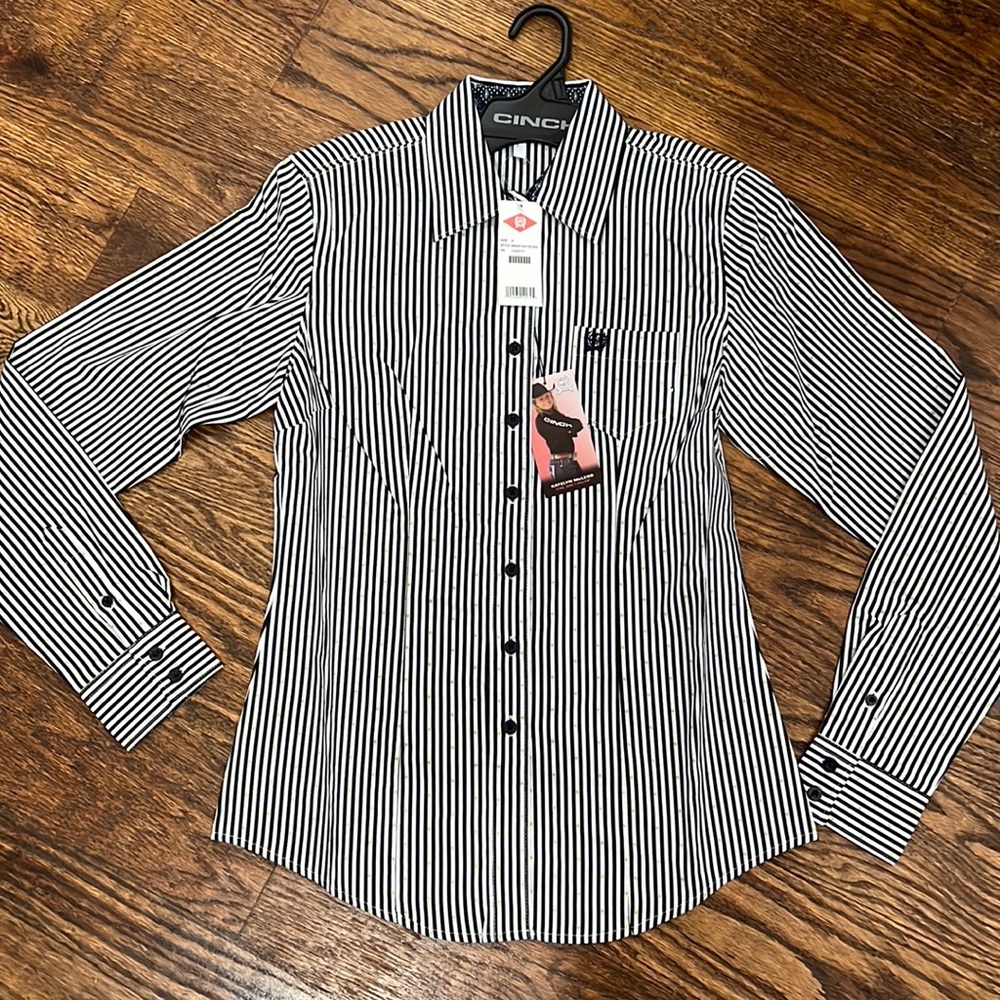 NWT women’s cinch button up shirt